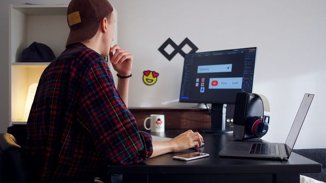 5 reasons to hire a graphic designer